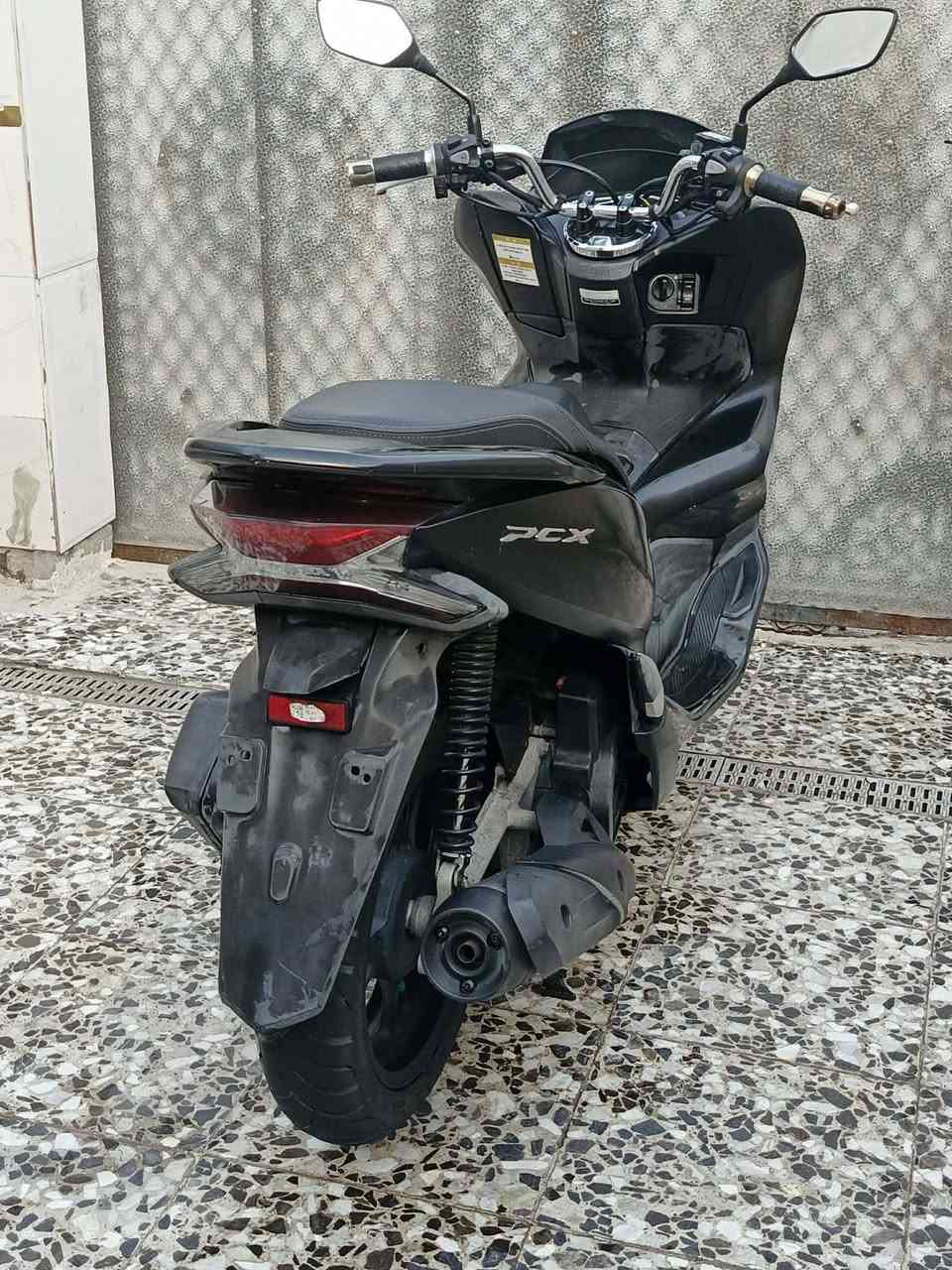 سلام عليكم بي سي اكس جيل الثالث
وارد كوري دراجه بحالت الوكالة
مكينه كلجات مكفولة كفاله عامه
حساس زدحام ستان كهربائي 
ماشيه 16الف حقيقي تخم تاير 
هيتر بليدات عده صباين شركه 
سكن بغداد حي النصر ***********
