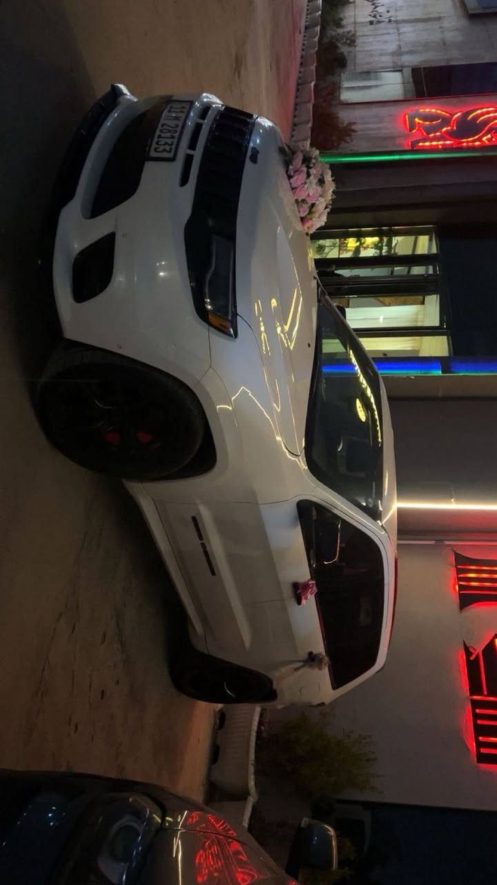 الوحش للبيع.. جيب جراند شيروكي SRT 6400cc موديل 2020 (فول كامل)إذا تدور على القوة، الأمان، والفخامة.. هذه السيارة مجهّزة بكل شيء.
الوحش للبيع.. جيب جراند شيروكي SRT 6400cc موديل 2020 (فول كامل)
​المواصفات الفنية:

​المحرك: 8 سلندر 6400cc Hemi  

​الموديل: 2020.

​الرقم: بغداد.

​الإضافات الرياضية: صالنصات Borla (نغمة طرب)،

لايت موضوع ثاني... زرع عدسات وحاجب متغير اصلي واناره قويه وزرع شاشه بالايت

 شوته رياضية (أداء عالي).

حجر بيئه موجود 

​مواصفات الفول (Full Options):

​الرادارات: رادار أمامي للتنبيه وتحديد المسافة، رادار جانبي (نقطة عمياء).
نظام الركن الذاتي (Park Assist) أو الأوتو بارك.
​التحكم: رادار تحديد المسار (Lane Keep Assist).

​الكشنات: جلد مع شامواه، تبريد وتدفئة كشنات أمامية، وتدفئة كشنات خلفية.

​التدفئة: تدفئة ستيرن (مقود).

​الصوت: نظام سماعات Harman Kardon (صوت محيطي جبار).

​السقف: بانوراما.

​الشاشة: شاشة كبيرة تدعم CarPlay و Android Auto مع نظام ملاحة متطور.

​التشغيل: بصمة، تشغيل عن بعد، وفتح صندوق كهربائي.

​حالة السيارة:

​خالية من حوادث التصادم  بدون ايرباك (شرط الفحص).فقط

​جاملغات امامي كلير (تجميلي فقط).

​السيارة جاهزة، نظيفة جداً وباقي تفاصيل راسل او تصل ودلل

​ والسعر: 30 الف دولار (٣) شدات

المراسلة على الخاص أو الاتصال على الرقم: [***********_***********]

​"السيارة لمن يعرف قيمتها
