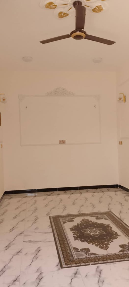 مشتمل للبيع 125م بناء جديد درجة اولى طابوك المتنبي قرب بناية استاذ طلال  يتكون  غرفه  نوم استقبال وصاله وصحيات خارجية وداخليه اللاستفسار ***********
