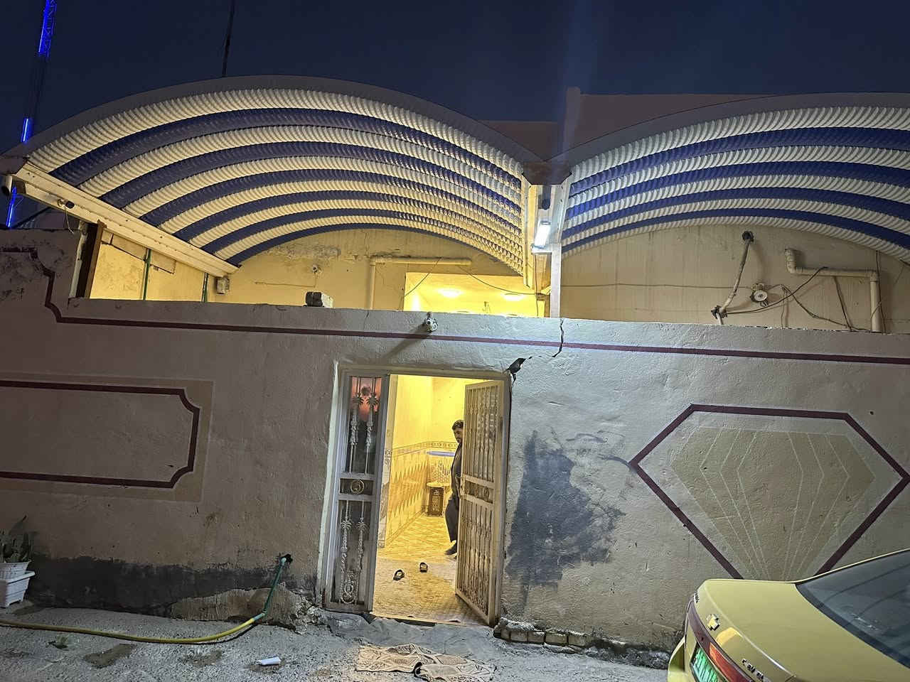 #يتوفر بيت للبيع طابو زراعي سند ٢٥ اقرار محكمه مداور ثاني يوم
المساحه / ١٥٠ متر مربعه 

الموقع / الشارع العام مقابيل بانزين خانه ال همروز خلف المحلات

طابق ونص 

غرفتين و صاله و مطبخ و صحيات 
وغرفه فوك 

اساس صب 
بناء درجه اولى ارضيه و البيت كله سيراميك
البناء جديد جدا

#للاستفسار__والتواصل
***********
