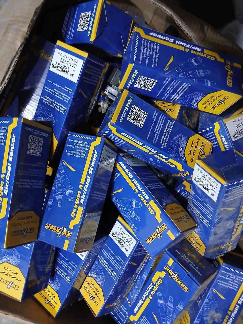 السلام عليكم
قطع جدد غير مستعمل 
متوفر عدي حساسات 
 سيارات بيهم كوري وياباني ومريكي 
عدد ١٦٠ قطعة 
سعر القطعة 3 الف 
ابيع شلعة كاملة 
*********** للاستفسار 
متواجد خاص 
المكان بغداد
