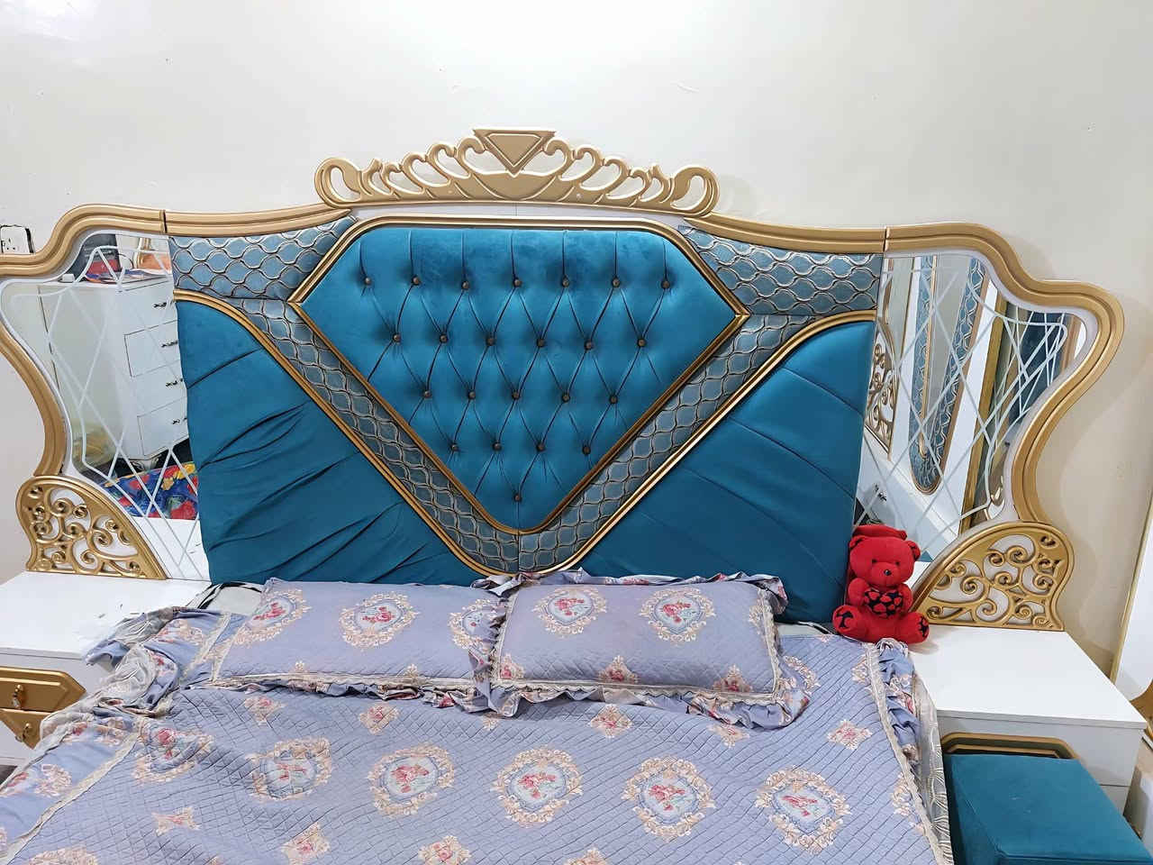 غرفة تركية درجة اولى شخط مابية نضيفة فول
بيع مستعجل 
*********** اتصال
