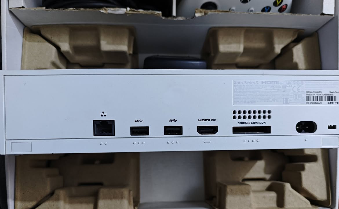 اكس بوكس سيريس اس ذاكره 512GB اصدار 2023 معه جميع ملحقاته الاصليه جوستك واحده بطريات شحن ثنين جهاز  لا مفوح تصليح ولا تنضيف  شرط الشغل بي حساب تركي بي 400€ ليراه 
 السعر 340 قفل مكاني كربلاء


**إذا كنت صاحب هذا الإعلان وتريد حذفه لأي سبب، رجاءا أرسل رسالة إلى الدعم الفني**