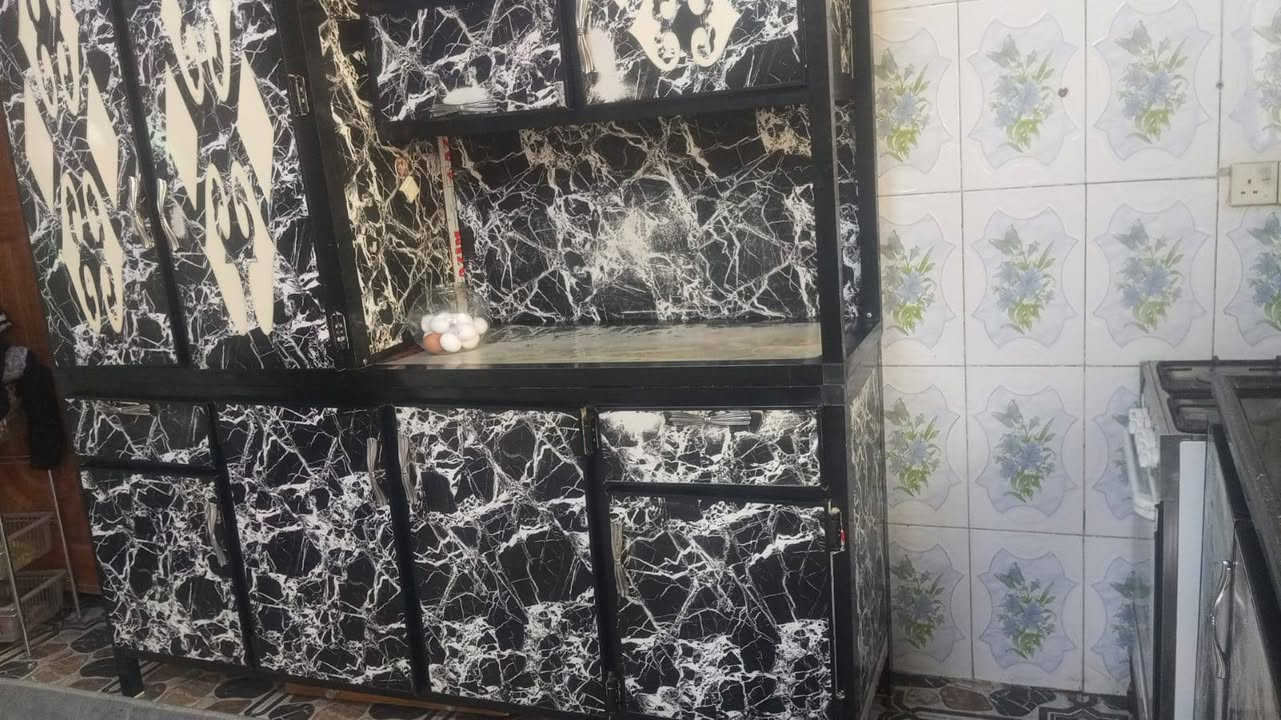 كاونترات وطباخ  بس 500 الف
***********
