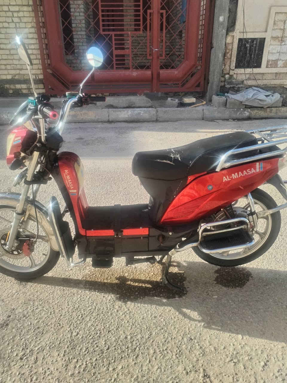دراجة للبيع لماسة موديل ٢٤بطاريات جدد يقرن ١١بصمة مانع سرقةبصمة تشغيل من بعدكهربايات شغالة دراجة جديدة سعر 450 وبيهة مجال***********
