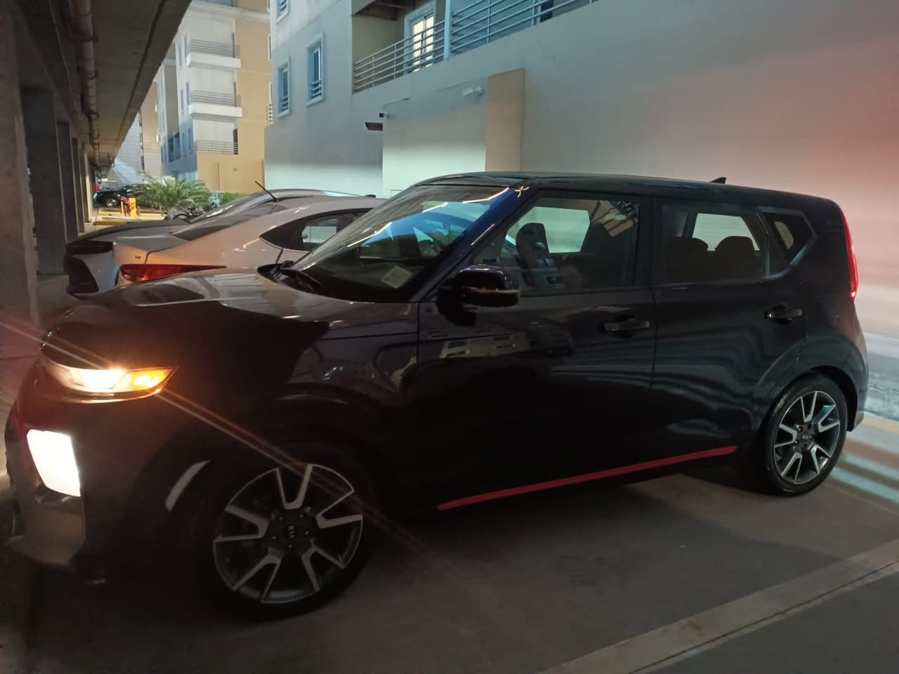 سلام عليكم
كيا صول Gt lien 2020 اعلى فأه رقم بغداد مميز

بأسمي السياره نضيفه جداً ماشيه 44000 كيلو متر 

الف قابل للزياده حادثه بنيد ودعاميه وجاملغ جه

اليمنه السياره مابيه تصليح فقط تبديل الضربه

ماواصله لا لغد ولا راديتر ولا بدنه ولا اذن حته دبه

المي مال الزراكات ما لايحه شي ايرباك مال الدركه

فقط الباقي كله سليم وصور الحادث مرفقه

بالمنشور موصفات السياره

1.مكينه 2000 دوش

2. ويل 19 رياضي

3. ماحفظه عله المسار

4. رادار امامي وخلفي وجانبي

5. تنبيه تصادم وتوقف ذاتي

6. نضام اقتصاد بالازدحامات يعني هيه وحده تطفي

وتشتغل

7. شاحن لاسلكي

8. بصمه تشغيل

9. فتحه سلايد طكتين

10. شاشه كبيره ونضام اندرويد اوتو وابل كار بلي

11. كامره خلفيه ودواره
***********
السعر ١٤٠ وبيه مجال
