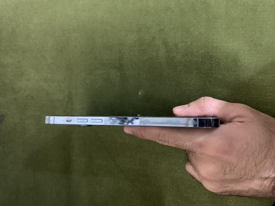 ايفون 13 برو ماكس ذاكره 256 ماكو ويا غراض ضايعات  بطاريه 80 سعره 400 دولار ***********
