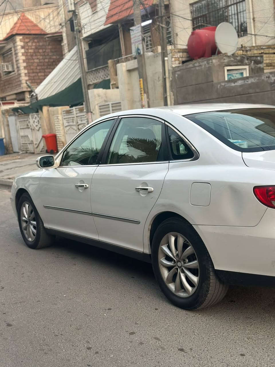 السلام عليكم ازيرا موديل ٢٠٠٨ للبيع  خليجي محرك ٣٨٠٠ مكفول هو والكير السياره بيهه صبغ ابيع حزام  مناقصه اي شي 
السعر ٩٠ وبهه مجال هاتف ***********
