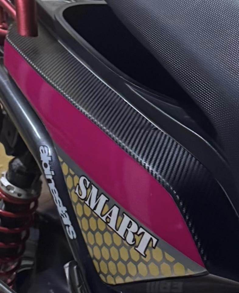 للبيع  او المراوس ب كفرات كاربون فايبر …كفرات سكنس جبلي اصليات مختمات لون رصاصي وعليهن وشم  كرزي SMART نضيفات كلش . مكاني بابل مركز المدينه هذا رقمي ***********9 الخاص مفتوح للأستفسار .. السعر 120 وبيهن مجال للناس الطيبه🩵🔥
