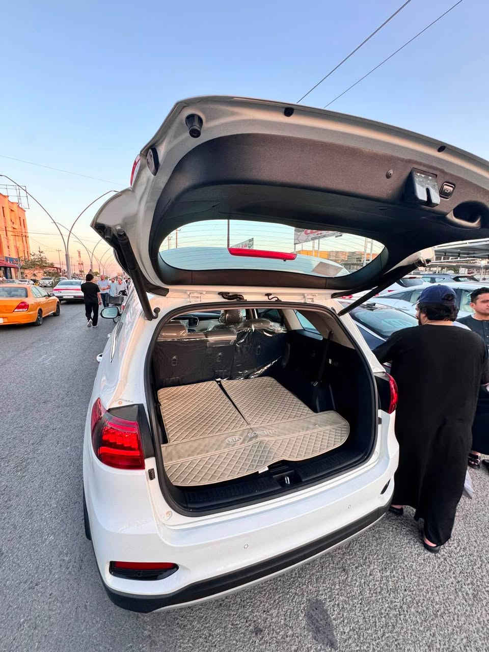 سورنتو 2020 خليجي 
ماشيه 70 الف فقط  
كفاله عامه ماعدا بارد كد شبر بالباب 
رقم بغداد بسمي تحويل مباشر 
بانوراما مري شفط اشاير ترحيب 6 سلندر كشنات كهرباء صندوق كهرباء بصمه  ابواب محرك كير مكفولات ويل كروم انضمه قياده تحكمات ستيرن حساس امامي خلفي مكان      السياره بالرمادي 
سعرها 245بيه مجال للشراي 
للاستفسار *********** الرمادي, الأنبار
