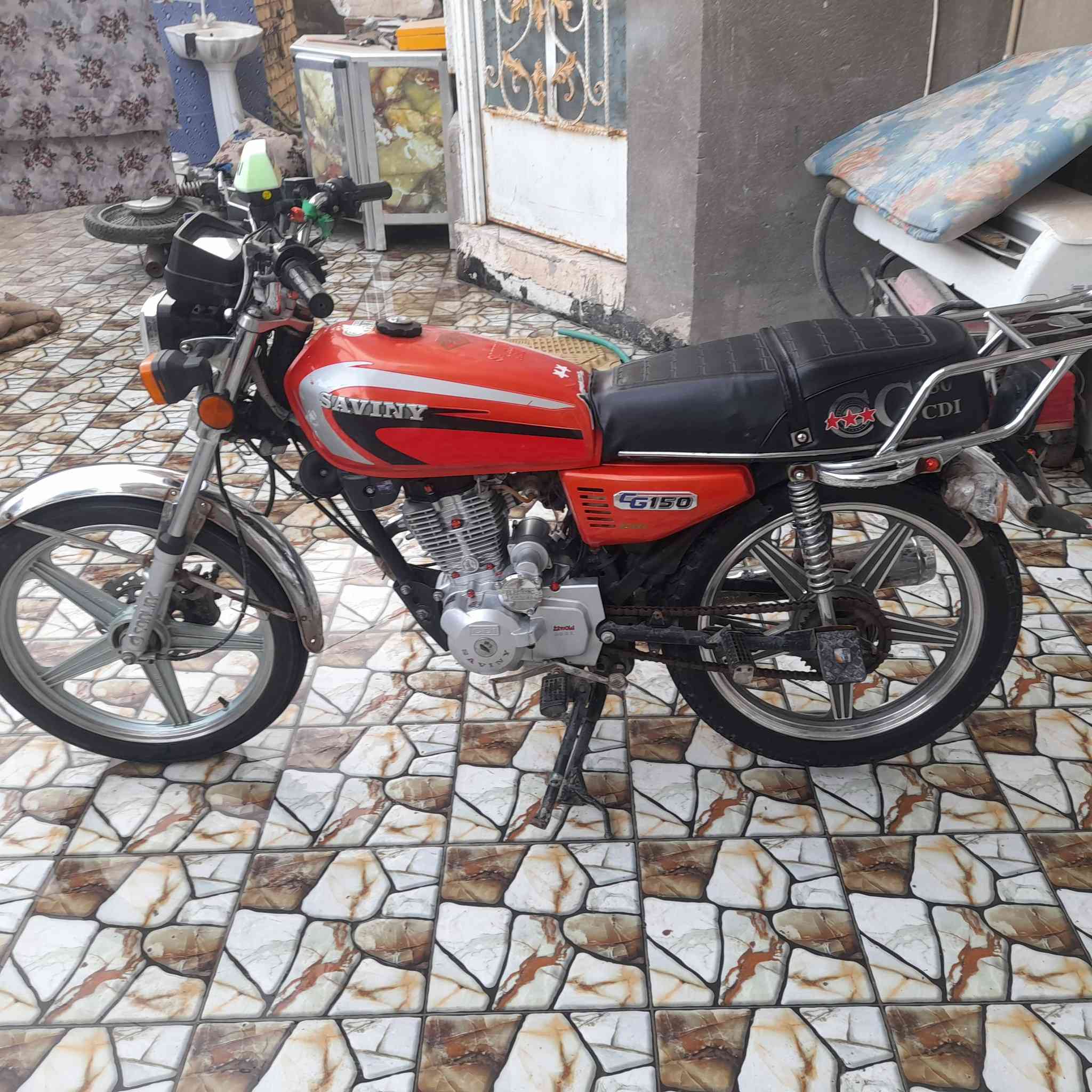 السلام عليكم دراجه سافاني للبيع موديل  21 أوراق اسكنر مكفوله كلشي شغال لايت دبل اشاره  بك لايت هورن سلف بيه ٣ اسويجات محرك ما مفتوح السعر 550 وبيه مجال   تعال بيك خير وتدلل مكان بابل القاسم رقم ***********
