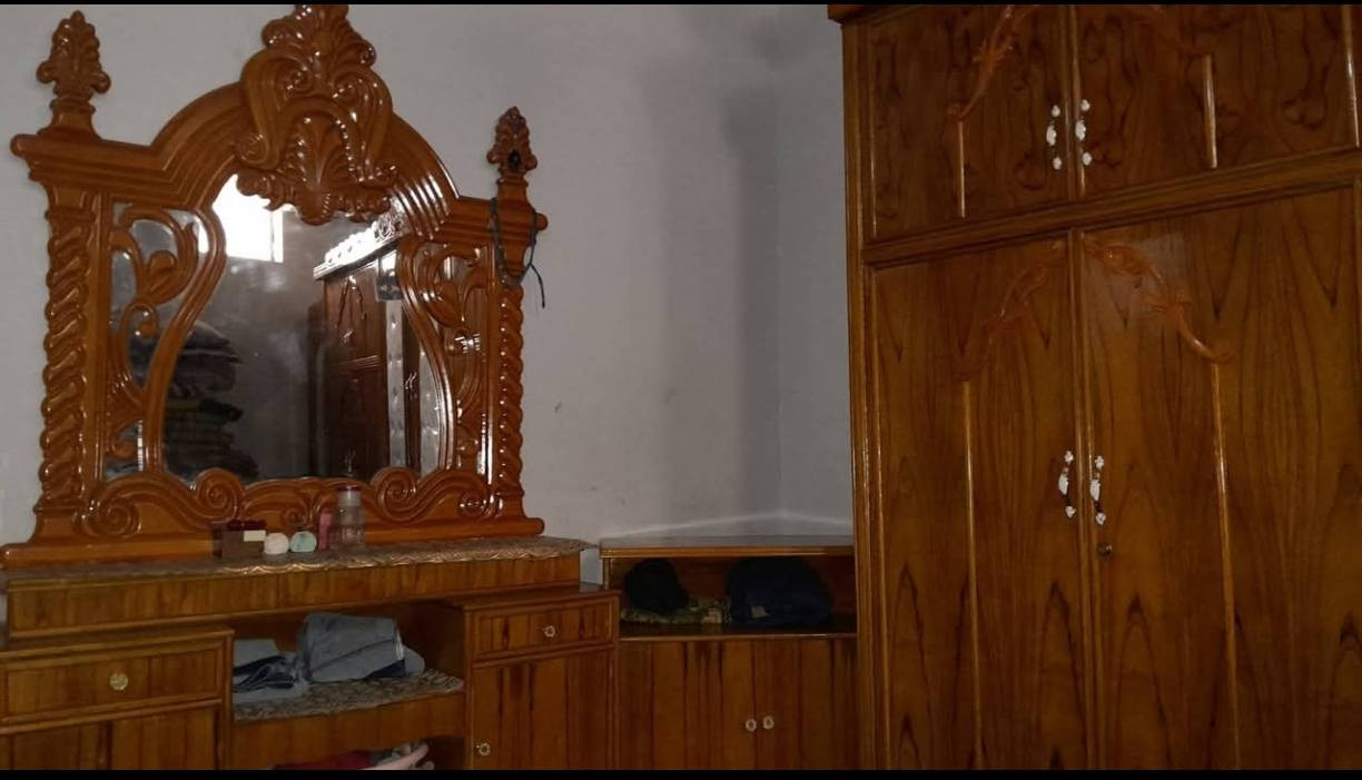 السلام وعليكم غرفه نوم مستعمله كلش قليل( وبعده اخت الجديده) الموقع صلاح الدين (قضاء بلد) السعر خاص  للاستفسار ***********
