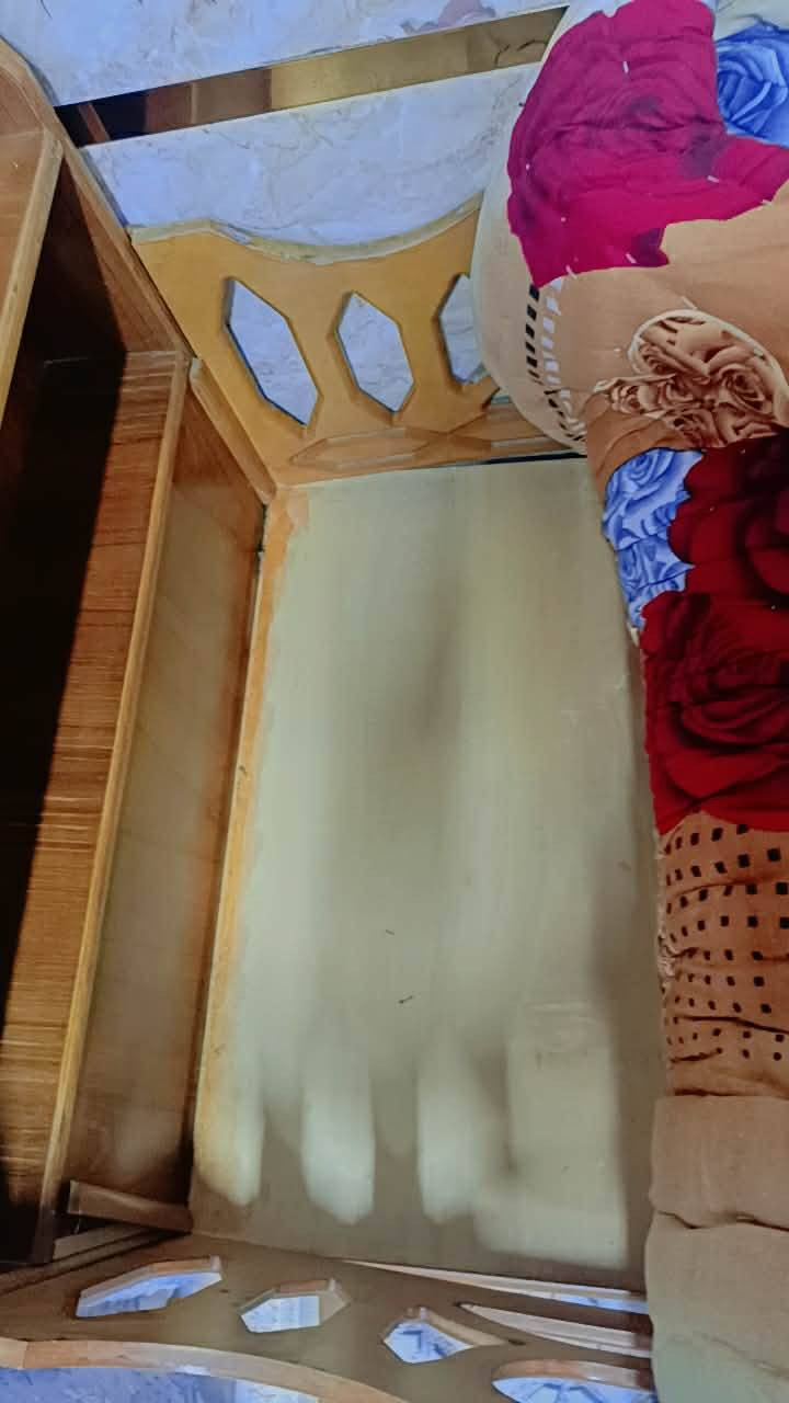 تخت اطفال للبيع ينيم لحد عمر 6 سنوات 
خشب عراقي ثقيل درجة اولى 
سعر 100 وبي مجال عنوان موصل 
حي فلسطين


**إذا كنت صاحب هذا الإعلان وتريد حذفه لأي سبب، رجاءا أرسل رسالة إلى الدعم الفني**