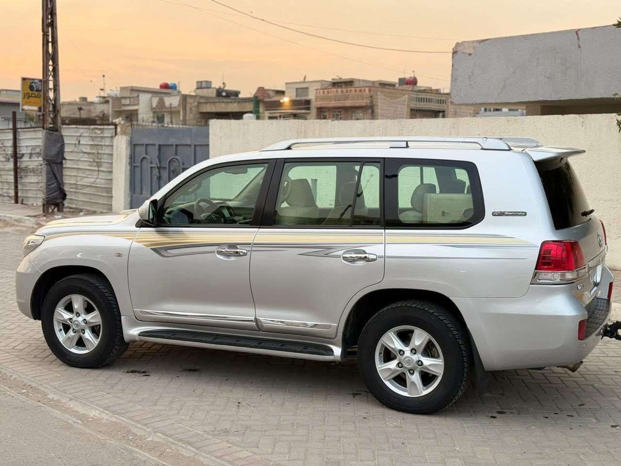 السلام عليكم
لاندكروز 2010 سعر جدا مناسب 
VXR 4.600
بيهه قطعه ونص صبغ 
كير مكينه مكفولات 
ماشيه 230.000k.m
رقم مميز باسمي 
تخويل تضليل من اقليم كردستان 
السعر 280 وبيهه مجال
***********
