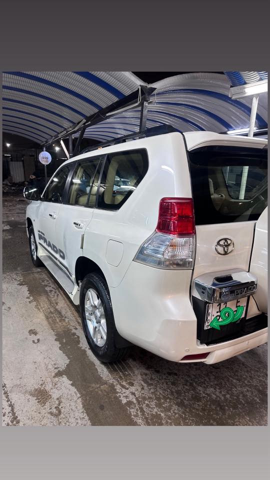 سلام عليكم
تويوتا برادو كويتية 2010 VX فول الفول  
 محرك 4000 - 6 سلندر للبيع  
السياره بدون صبغ جديدة كليا وبدون نقص 
تخم تاير جديد 
رقم بغداد جديد تحويل ثاني يوم 
مواصفاتها : 
سلايت قمارة
دبل تانكي
دفع رباعي *4
ثلاجة  
تحكمات استيرن
حساس خلفي امامي
كاميرا خلفية
رادارات
8 وسادة هوائية 
لايت زينون  
مثبت سرعة
كشنات كهرباء عدد ثنين 
اشارات بالمرآة
كشنات جلد
تدفئة  كشنات امامية    
شاشه اصلية    
مانع انزلاق
سبير تعليگ 
هوك خلفي  
بصمات اثنين   
طفايه + عدة كاملة  
مري جانبي كهربائي (شفط)
عدة طوارئ
7راكب 
٣قطع تبريد  
بلوتوث
مشغل CD
منفذ AUX & USB 
اضائة داخلية ليد شمسي بل بيبان 
السعر 26,300 $ 
يعني 263 ورقة
موقع السيارة بغداد   
الاستفسار اكثر الاتصال 

 ***********
