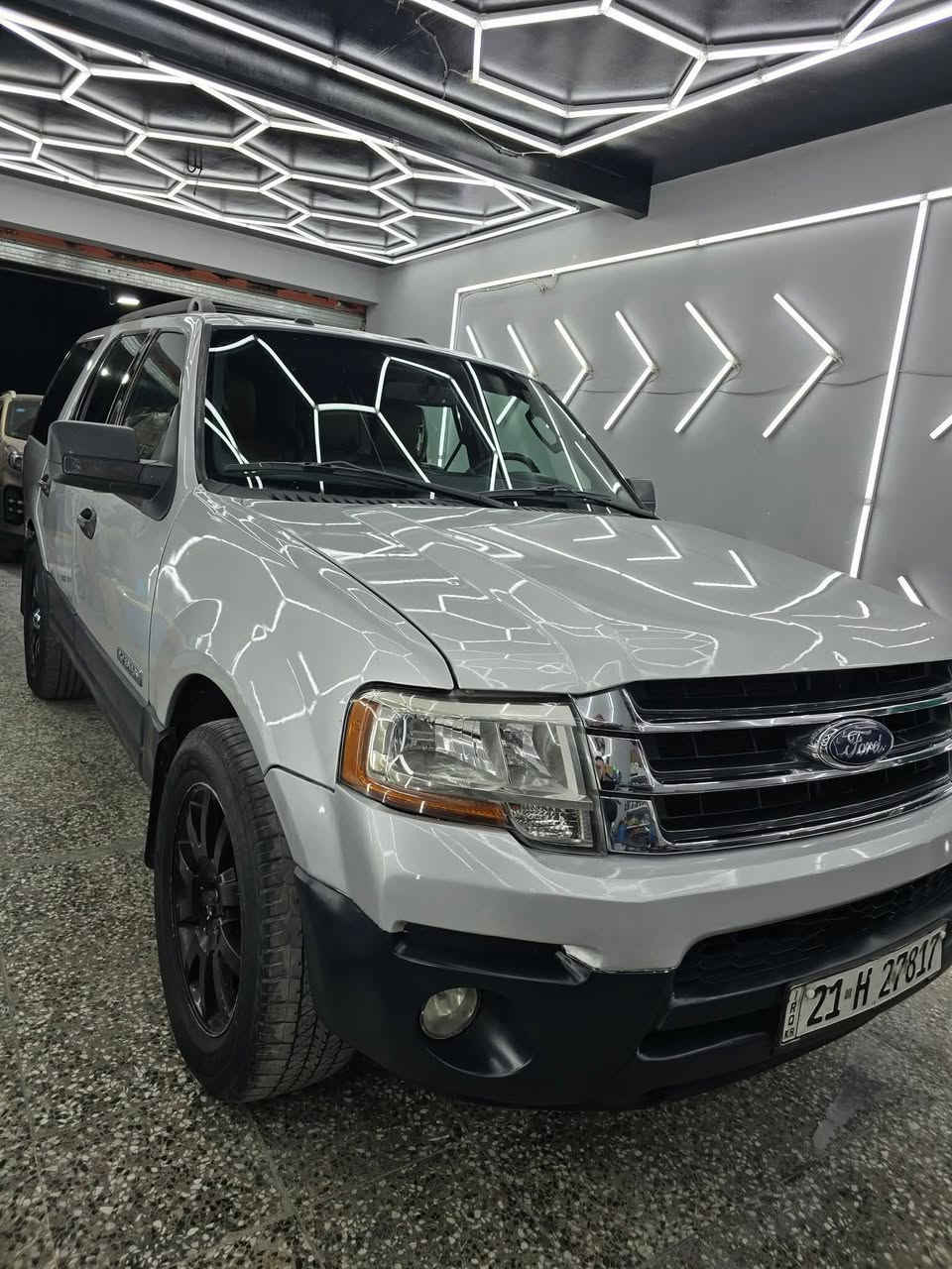 فورد اكس بدشن موديل 2017  السعر 155 بيها مجال بسيط مراوس او بيع 
3قطع صبغ 
سياره جاهزه مابيها نقص 
7 راكب جلد كير تعليك 
مكينه 6 سلندر 3500 تيربو 
بغداد السيديه 
  ***********
