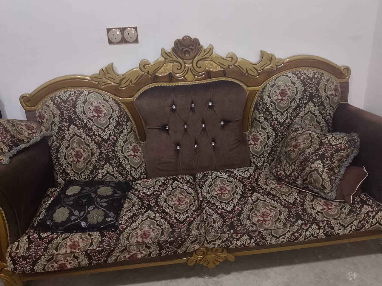 السلام عليكم تخم درجة اولى 6قطع للبيع السعر360بي مجال شي قليل
التخم مرتب
الاستفتاء الاتصال بالرقم***********📞💙
