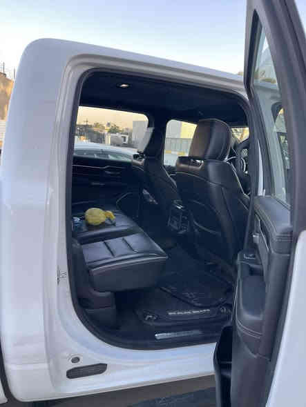 -دوج رام ٢٠٢١ للبيع 
-فئة سياره لارمي سبورت
-حادث بسيط 
-محرك ٥٧٠٠ هيهي 
-لون ابيض
-ماشيه 44 ميل
-حساس امامي خلفي 
-رادر جانبي 
-تشغيل عن بعد 
-تدفئه كشنات
-قاصه 
-باب كبير بدي قصير 
-رقم سليمانيه
-مكان سياره  بغداد الزعفرانيه
رقم الهاتف / ***********
السعر $ 30 وبيه مجال
