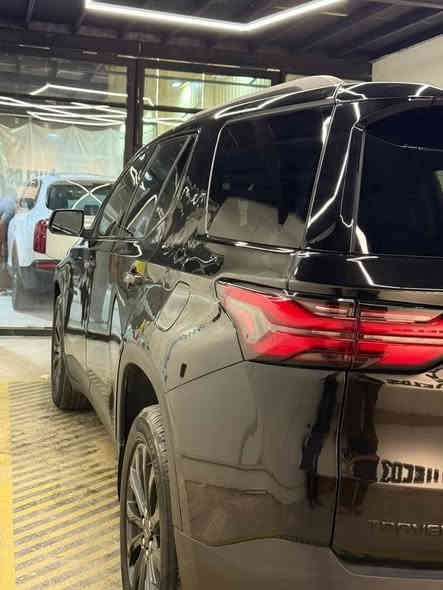 السلام عليكم 
شفروليه ترافرس (RS)  موديل 2023  أعلى فئه 

_وارد امريكي  للبيع 

_لون اسود مميز 

_ ⚠️ضرر : دعاميه فقط باقي مكفوله 

سياره ماشيه 40 الف

_محرك 6v مكفول 

_كير مكفول 

موصفات RS أعلى فئه 

_فتحتين (بانوراما) 

_خمس كامرات 5 ـــــ 360 درجه 📷

_كامره خلفيه أثناء قياده 📷

_رادار امامي خلفي جانبي ⚠️

_تنبيه هتزاز في الكشن استشعار رادارات⚠️

_كاميرات جانبيه خلفيه اماميه 📷

_ بصمات ابواب  

_ويل لون اسود مميز 

 _ دبل جنطة + فتح بثلاث وضعيات ( بصمه _ ودكمه _ واستشعار عند الاقتراب ) 

 _رادار امامي _رادار خلفي _رادار جانبي _توقف ذاتي

_هندبريك دكمه 

 _تبريد ثلاث قطع : 

_ مقاعد تدفئه عدد 2

 _كراسي جلد مميز منفصل vip

_شاشه قاصه

 _مثبت سرعه

 _تحكم استيرن + تدفئه استيرن

_ تحديد مسار +تشغيل عن بعد 

 _جنطه كهرباء

_سماعات Bose دمام +مضخم فول صوت 

_بوليش ونانو سراميك شغل جديد 

تخم تاير جديد+حداديه نظيفه

_رقم الشاصي: 1gnevjkwxpj181683

_ رقم بغداد الانكليزي الجديد هزه جديده 

للاستفسار الاتصال ع رقم ***********
