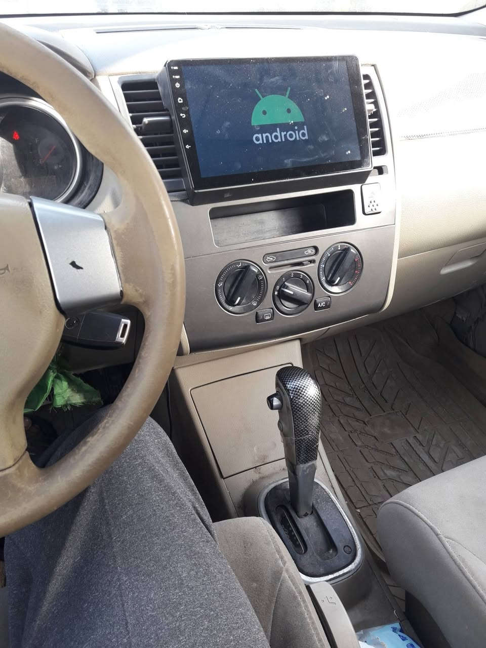 نيسان تيدا 2007 رقم مثنى انكليزي مميز سياره جاهزة من كلشي مكينه كير حداديه تخم تاير كله جديد تدفئه تبريد ثلج جام كهربائي 4 مري كهربائي بيه رشات صبغ بسيطه وبيه جراد قليل السنويه ل 2028 باسمنه  مكان السياره الديوانيه السعر المطلوب 57 وبيه مجال بسيط السياره احلى من الصوره  للاستفسار على الارقام *********** و*********** واني بخدمتكم
