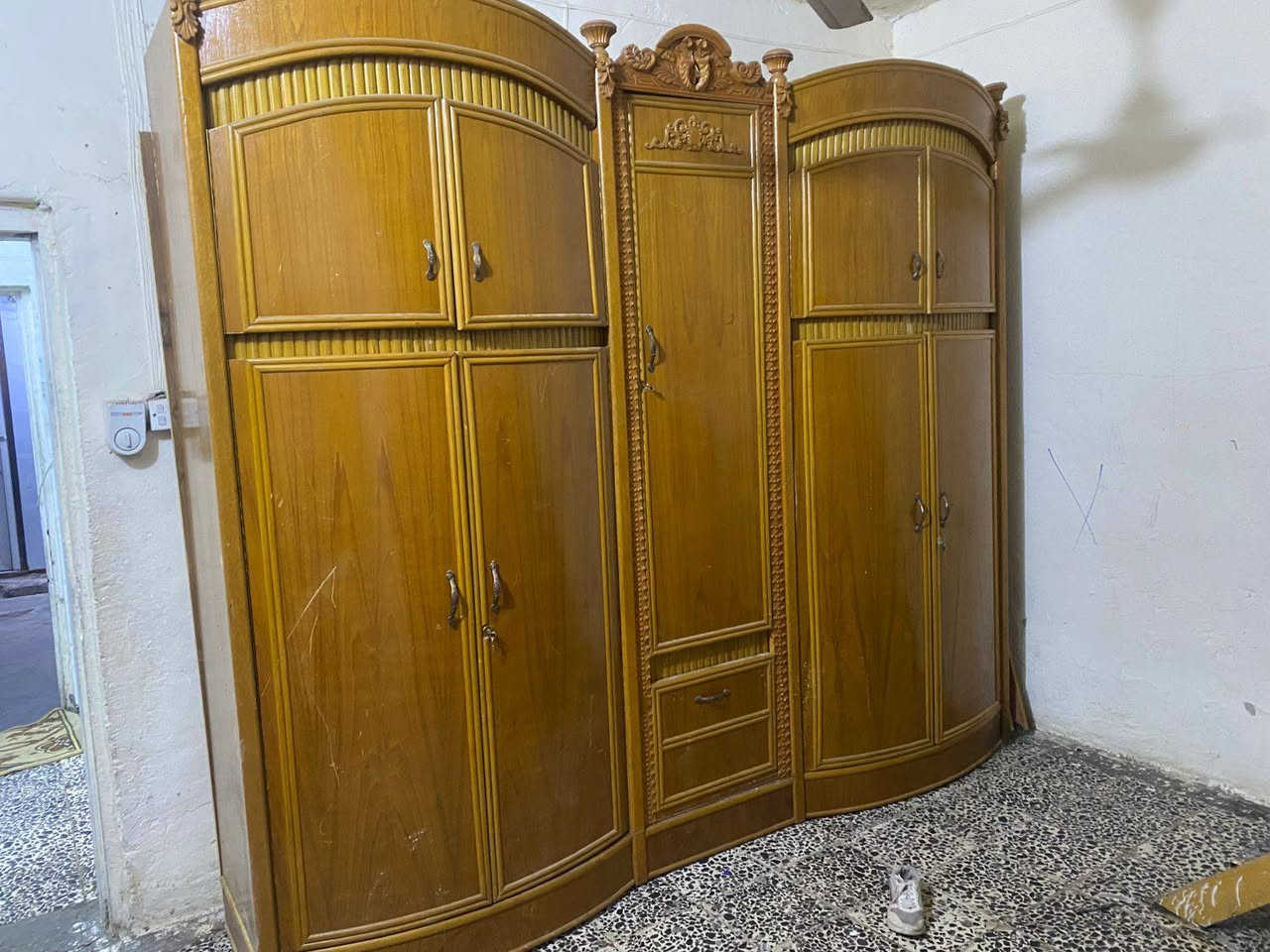 غرفه نوم نضيفه  مكاني شارع فلسطين 
شراي اتصل ***********
