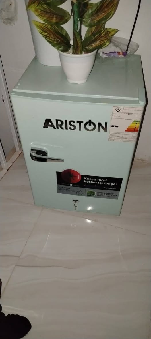 ثلاجه صغيره بعدها جديده السعر 150 وبيها مجال


**إذا كنت صاحب هذا الإعلان وتريد حذفه لأي سبب، رجاءا أرسل رسالة إلى الدعم الفني**