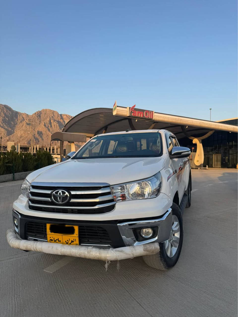 Toyota hilux 2016سید نهرۆ
پارچەڕەش بەبێ بۆدی بۆدی ساخە قرنجێکی بچووکی هەیە لە پێشەکەی 
گێر عادی ، ناو سوور تەبرید مەرکەزی 
ناوسور گێر حادی دەبڵ ئەکسل ١٢٧  هەزاری حەقیقی ڕۆیشتوە
سەیارەکە نمونەیە لەجوانی پۆڵیش و سێرڤسی تازە بۆکراوە 
گێڕو مەکینەو کارەبایاتی بەشەرت
سەنەوی  ١ ساڵ و ٦ مانگی ماوەبە ناوی خۆمانە وەکالەو تەحویل بەشەرت نرخی٢٠٠ گەڵاو مەجالیکی کەم
*********** رانية, السليمانية
