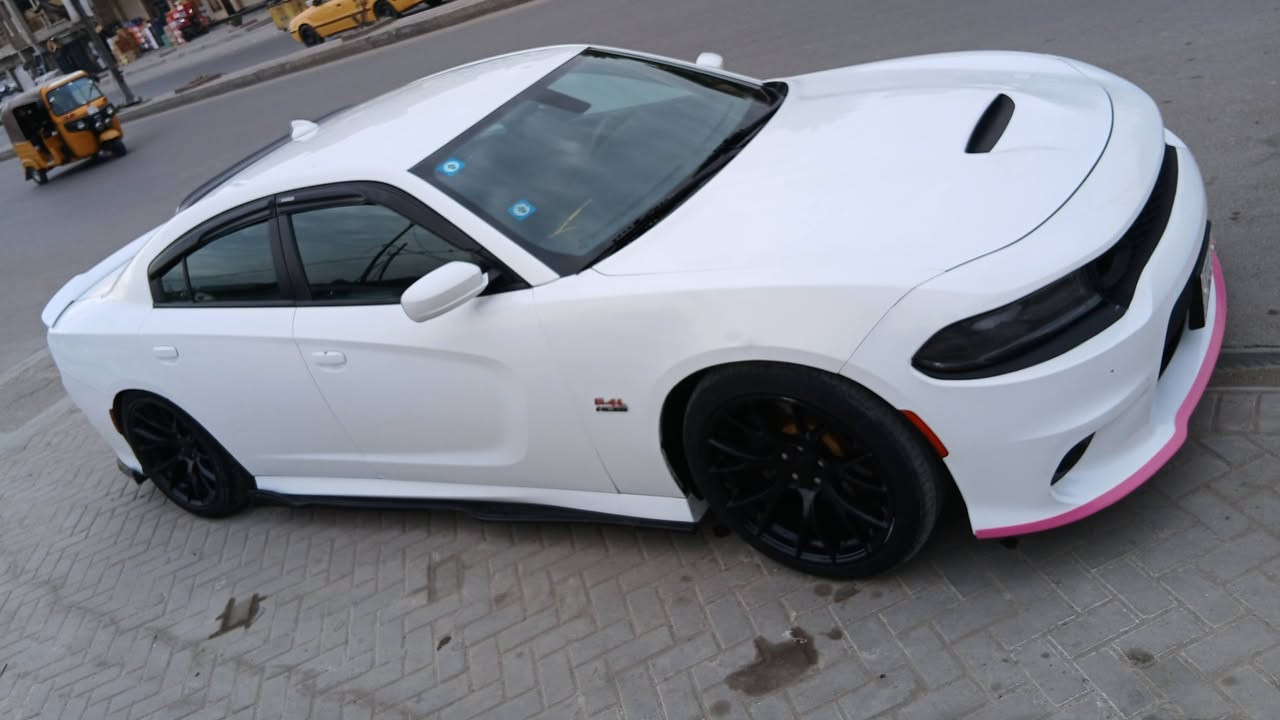 السلام عـلـيـكـم 
جارجر ار تي ✈️
مواصفات الارتي فول عدا الفتحه
‏ Super TrackPack🚀
هيمي 5700 | مثبت بالسنوية⚡️
ماشيه 52ميل✅
موديل 2019✅ 
رقم بغداد بأسمي رقم شبه مميز مرتب✅
تبريد ثلج كله بلادي✅ 
ويل هليكات ٢٠ اصلي مو تجاري✅
حدادية اصلية مال شركة وكالة✅
حجر بيئة بلادي✅ 
السيارة بدون تزويد ولا متعوبه مثل البقية✅ 
دواخل جديدة ✅ 
دوسات ولحية ودفيوزر✅
عليهه دبلات ولوي ريسنك ✅
ولف حماوه وبلكات رسنك✅
السياره عليهه منظومه زنون ✅
نظام صوت الباين ✅
نظام ترحيب تلقائي✅
شاشة حجم كبير ✅ 
كشنات حظن ✅
حساس خلفي ✅
رادار خلفي توقف تلقائي عند مقاربه الاجسام  ✅
نظام انعكاس الإضاءة العالية اوتو للمرأة الوسطية والمري الجانبية✅
كشنات حظن ✅
كزوز بلادي دبات سود  ✅
حجر بيئه بلادي ✅

ملاحظة مهمة: السيارةاديرلها  دهن وفلتر اصلي وافولها فقط بانزين محسن وطريقة استخدامي الها من البيت إلى الدوام على أيدي بدون اي سوالف مال السباقات اوالصوت العالي وغيرها .

✨السيارة نظيفة جداً بعدها ب ريحة الشركة 
      استخدام شخصي مبيها  اي نواقص
✨للتفاصيل 
✨حادثها جاملغ وبنيد ولغد الشاصي راجع بارد بدون بدون كص ولحيم السونار مرفق بالمنشور

السعر 200 وبيها مجال 

📍((مكان السيارة... البلديات 
الهاتف 
*********** واتساب
***********
