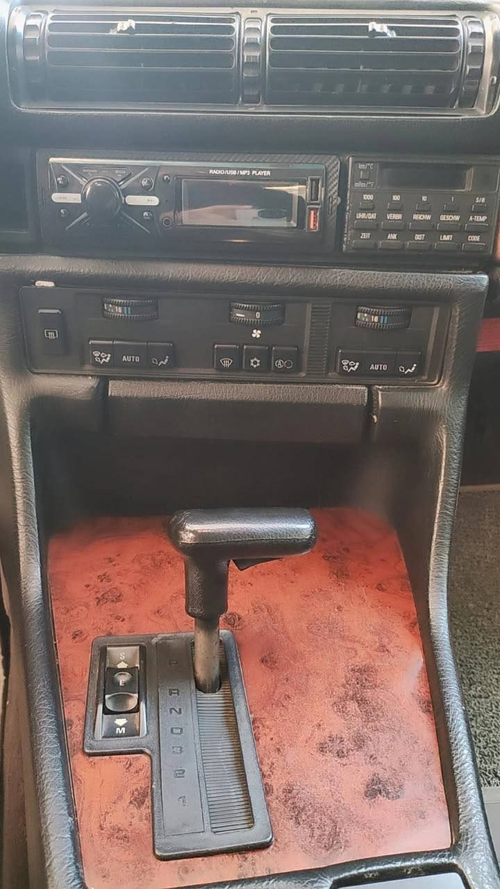 السلام عليكم
السيارة للبيع BMW
حجم 735 موديل 1991
الرقم بغداد  ابسمي  تحويل ثاني يوم 
السيارة جاهزة 
محرك وكير مكفولات 
كهربائياتها كلها شغالة
فتحة  قمارة طكتين شغالة 
سنتر الك شغال 
كشنات مخمل 
تبريد شغال %100
حدادية 85%
مروحه كهربائية مال مارسدس فيشة زركة 
انسه الحماوه بالصيف 
السيارة عليها ادامة كاملة منضومة البانزين والمحرك 
بلكات فيت بم نوزلات ماي راديتر اخضر زيتي 
تايرات 85%
السيارة مصبوغة عام للجمالية 
السيارة مصروف عليها هواي 
اترايك وين مال يعجبك 
لا تعلق وتكلي بيها مجال لو تكتب بهلكد تبيع  انت شراي اتصل وتشلع عيوني 
السعر 73 وبيها مجال 
العنوان واسط 
***********
