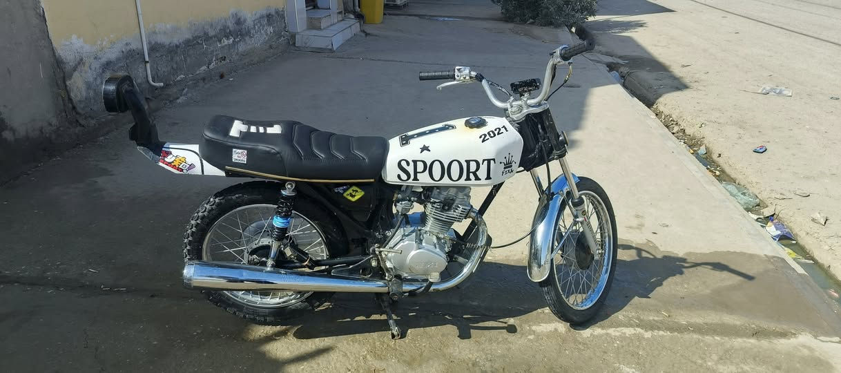 دراجه اوراق اصولي مديل شاصي21 مكينه24 مفتوحه مدبل بستم وكلجات دراجه حلوه ونضيفه ولشراي اني بخدمته *********** هاذه رقمي
