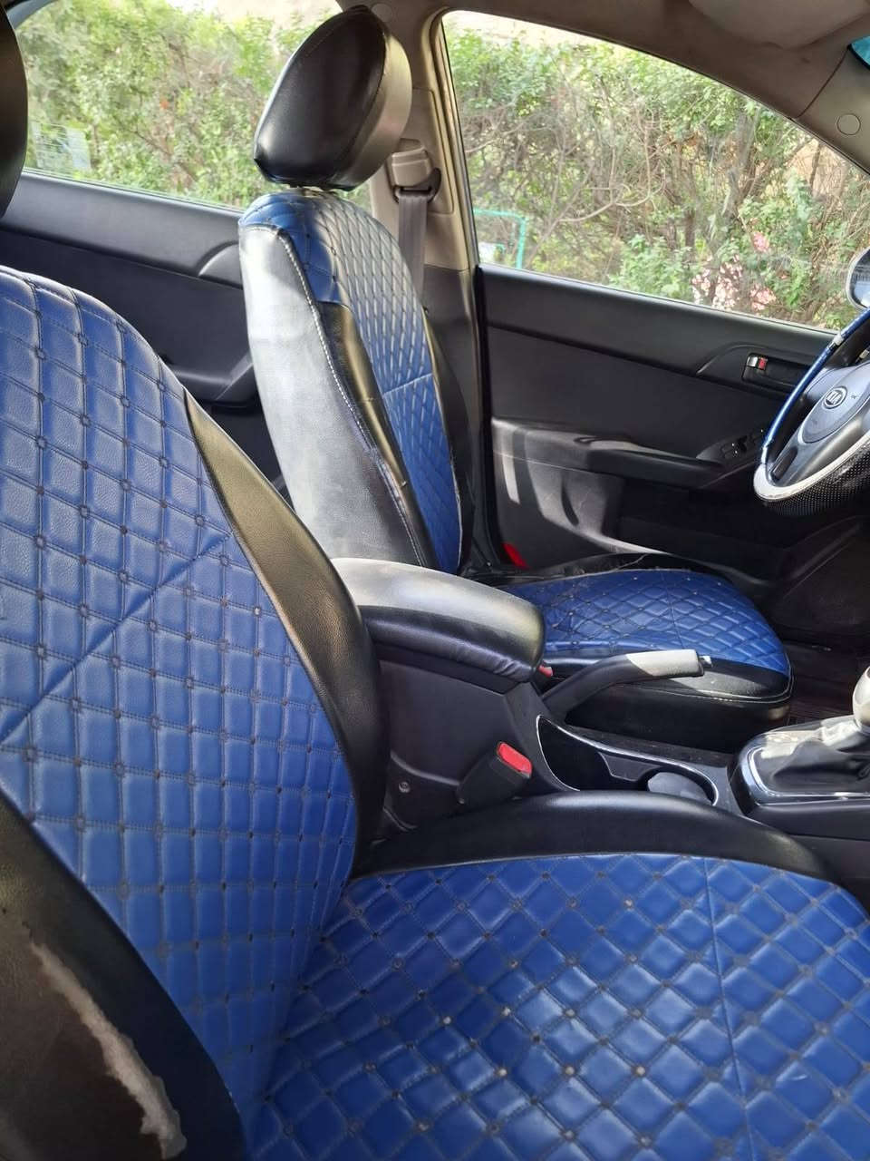 السلام عليكم 
سيراتو 13 فول عدا الفتحه رقم سليمانيه سنويه بأسمي 
رقم وهزه وسنويه جديده 
بدون ضربه أو صبغ فقط الدعاميه صبغ 
السونار قديم بس نفس السونار مكان بغداد العامريه 
السعر 98 ... جاهزه السياره 
***********
