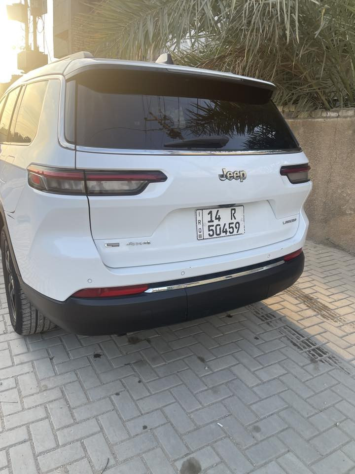 السلام عليكم جيب كراند شيروكي الفائة لمتد (وارد امريكي) مويل 2022 الون ابيض دخول ذكي  تشغيل عن بعد صندوك كهرباء 7راكب سياحي منفصل داخل اسود مخمل فور ويل محرك 3.6 رقم بصرة مشروع وطني بسمي السعر (260)$
العنوان بغداد البلديات 
موبايل ***********
