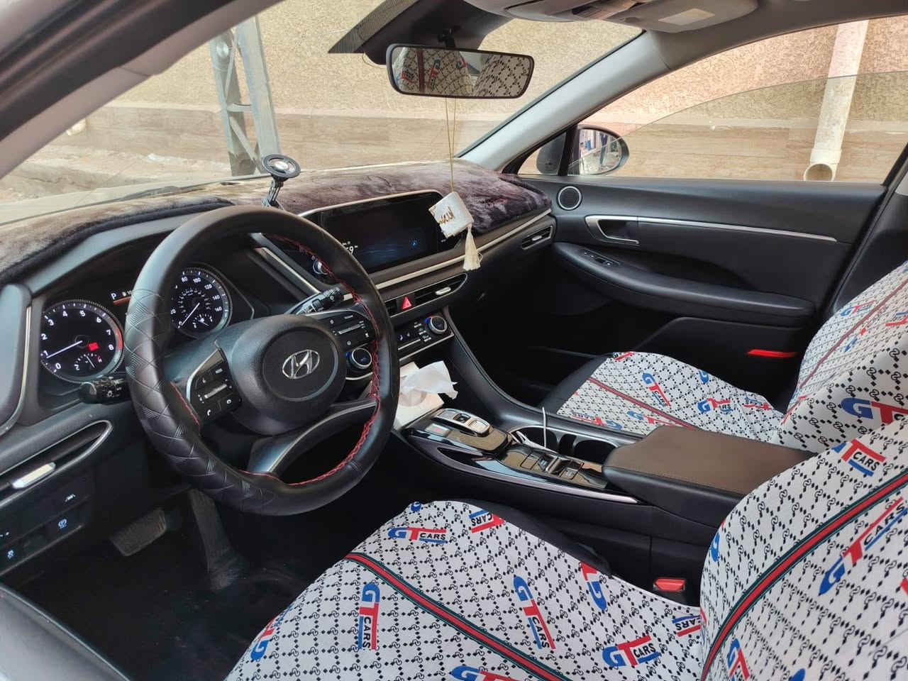 السلام عليكم
سوناتا 2023  SEL لون أسمنتي 
رقم بغداد حره 
محرك 2500 تنفس طبيعي مو توربو 
بدون حادث بدون غرف بدون تبديل بدون بارد كفاله حتى دعاميات بدون غرق 
تشغيل عن بعد 

كشن السائق كهرباء 
شاشة تدعم الكار بلي 
اوتو هولد 
سايد بريك بصمه 
3 بصمات تشغيل وأبواب 
نقطه عمياء رادار جانبي 
قيادة ذاتيه 
توقف ذاتي 
تحديد مسار والمحافظة على المسار 
كروز سرعه تكيفي يعدل السرعه تلقائيًا
لايت LED اوتو 
السياره جاهزة من كلشي مكانه ميسان 
***********
