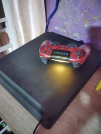 للبيع بلي 4 نضيف ممفتوح ويا جويستك واحد و3 اقراص  سعره مناسب متوفر وتس...