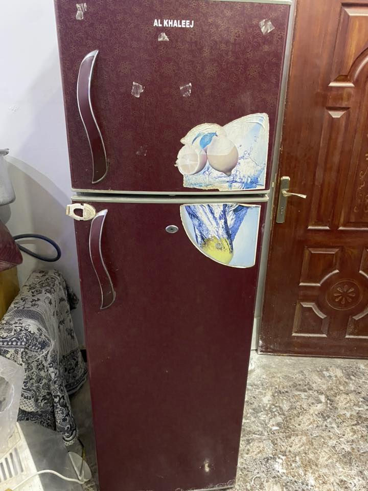 ثلاجه الخليج
ماطور يشتغل بس ما يجمد لان ما بي غاز اعتقد 

سعرها ٣٠

*********** واتساب فقط
