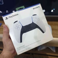 يد PS5 • أصلي • نظيف بكرتون