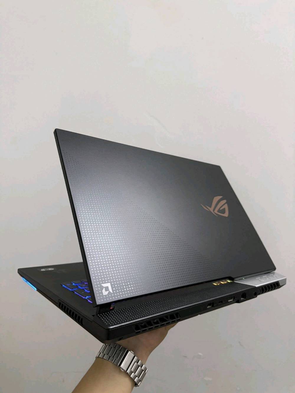 Asus Rog Strix G15
Cpu: Ryzen 9 - 5900HX 
Gpu: AMD Radeon RX6800M 12GB DDR6
Ram: 16 DDR4
Hard: 512 SSD NVME
Display: 15.6”  300hz
الموقع الموصل 
السعر 1,600,000 ألف
نظافة 99

واتساب ***********