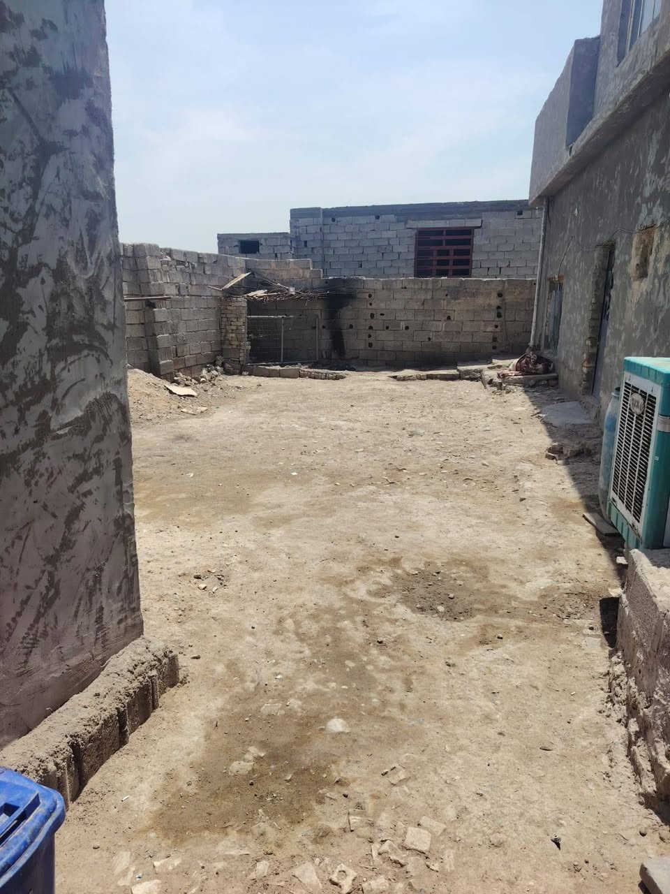 السلام عليكم بيت للبيع منطقه ابو عظام 400 متر الاستفسار اتصل على الرقم ***********
