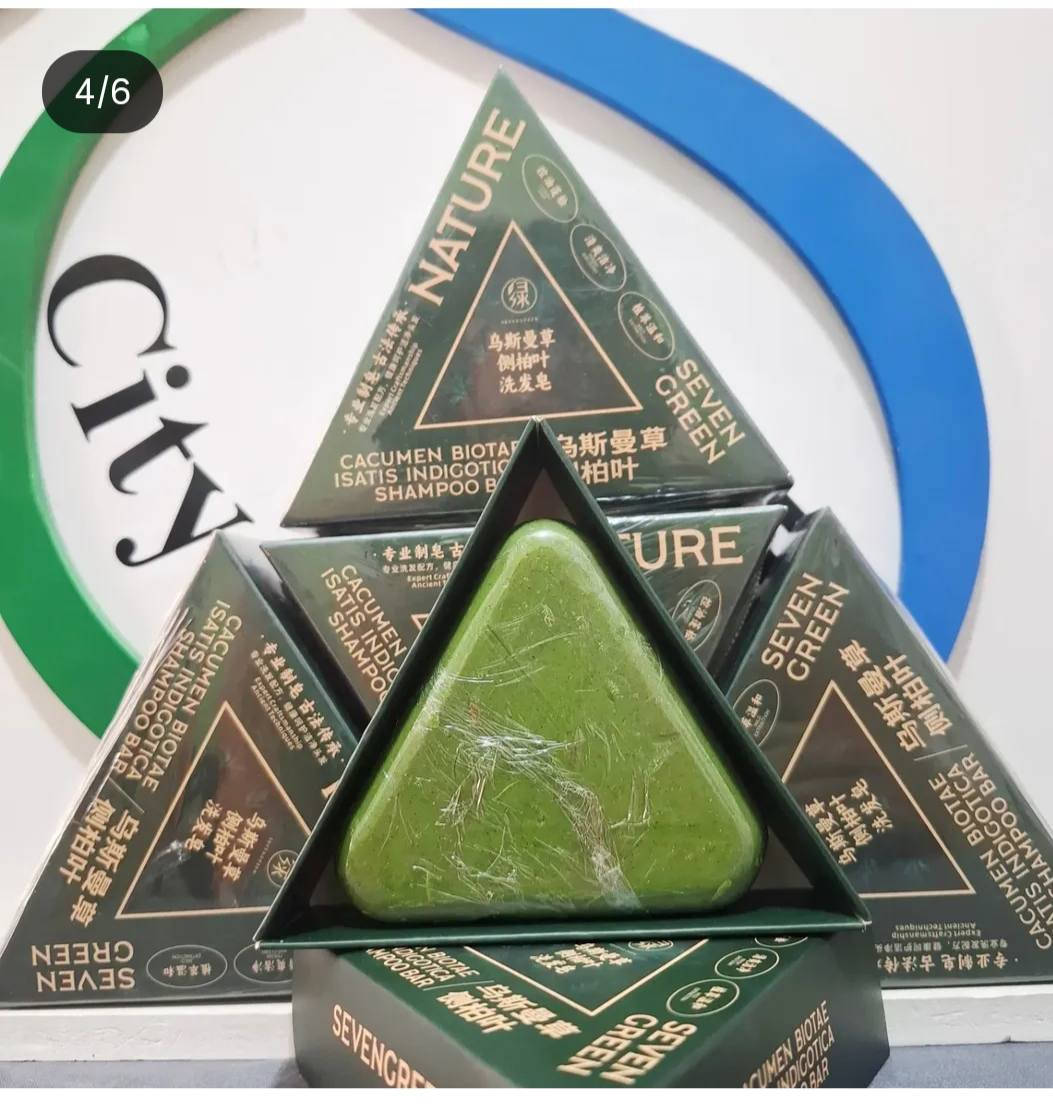 هذا المنتج هو صابون شامبو عشبي من ماركة "Nature" (سيفن جرين)،

 مصمم خصيصاً للعناية بالشعر وفروة الرأس. 

المكونات الرئيسية: يحتوي على مستخلصات عشبية طبيعية نادرة مثل عشبة الوسمة (Usman Grass) وأوراق السرو (Cacumen Biotae).

الفوائد: يعمل على تنظيف فروة الرأس بعمق، إزالة القشرة، والتحكم في الزيوت، بالإضافة إلى المساعدة في تكثيف الشعر وتقويته من الجذور.

للحجز مراسلة الصفحه 💌 💌 💌 

تتوفر خدمة توصيل داخل الكوت ولكافة المحافظات 🚘 

نوفر لكم كل ماهو جديد وحصري بكل حب 🩷


**إذا كنت صاحب هذا الإعلان وتريد حذفه لأي سبب، رجاءا أرسل رسالة إلى الدعم الفني**