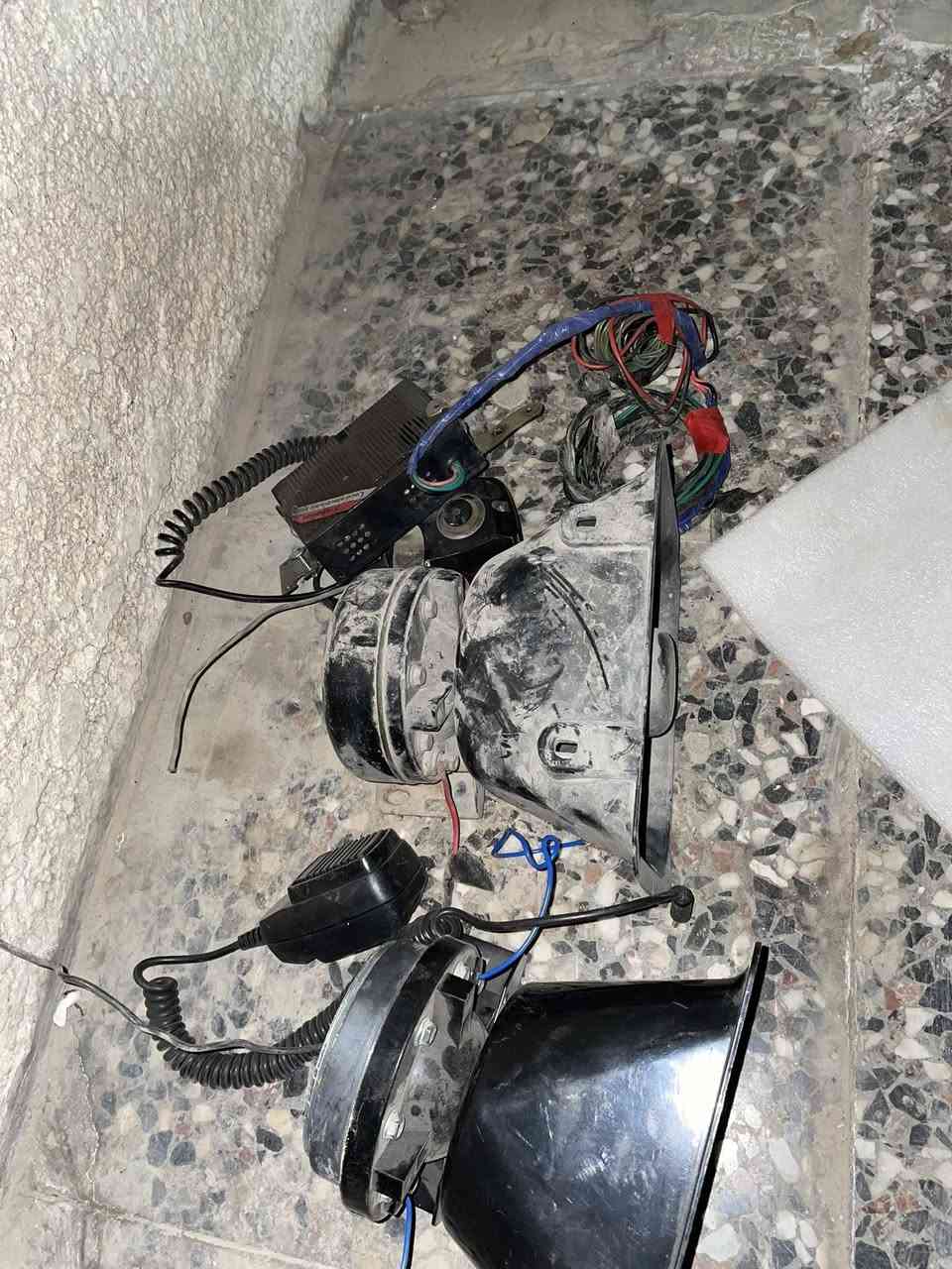 السلام عليكم
حاكيه وصفاره جهاز كامل امريكي اصلي 
بي هواي حركات للبيع سعرها ١٠٠ الف 
*********** مكاني بغداد حي الاعلام
