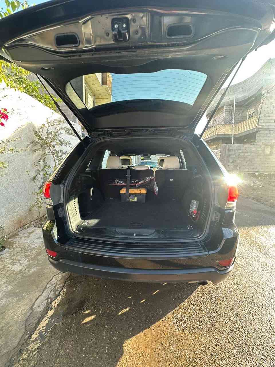 السلام عليكم جيب لاريدو 2016 رقم سليمانيه الجديد السياره جاهزه من كل النواحي والسونار مرفق مع الصور مكان السياره بغداد للاستفسار الاتصال على صاحب السياره  السعر 190

‭0770 515 7374‬
