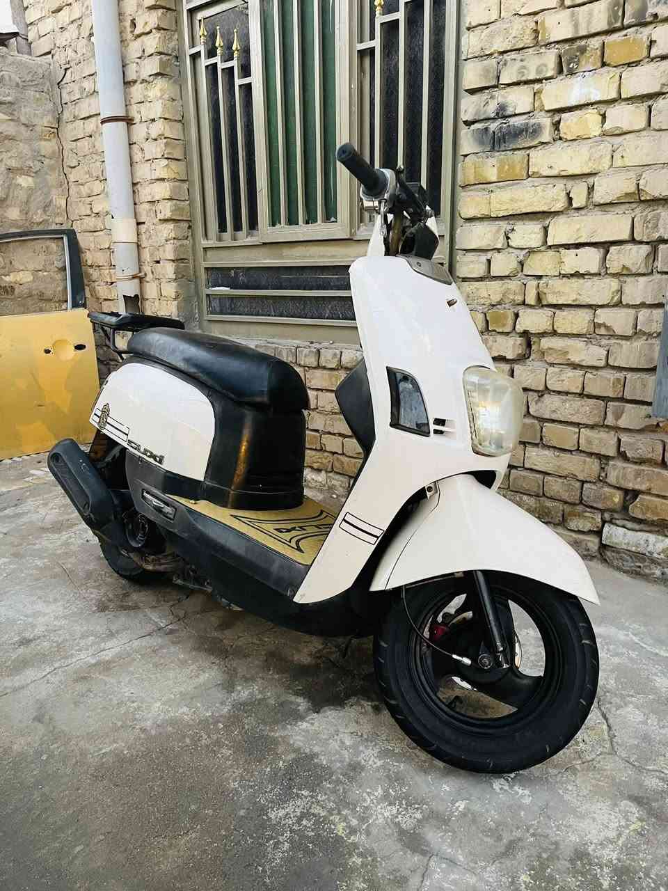 سعرها 550  وبيها مجال بوليس 2008 بلاد فقط مفتوحة مستبدلين فقط ولفات الدراجة ناعمة و نكره سلف بكل وقت  شلعة ومعدل تشك الكاع اوراق كاملة وكلها شغالة منطول الطول مبيها اي شي  مفتوحة مره وحده مبدلين فقط ولفات ونضافة 100/90 مبيها اي نقص مكاني ميسان الماجدية شارع ملعب  الشراي يتصل 
***********
