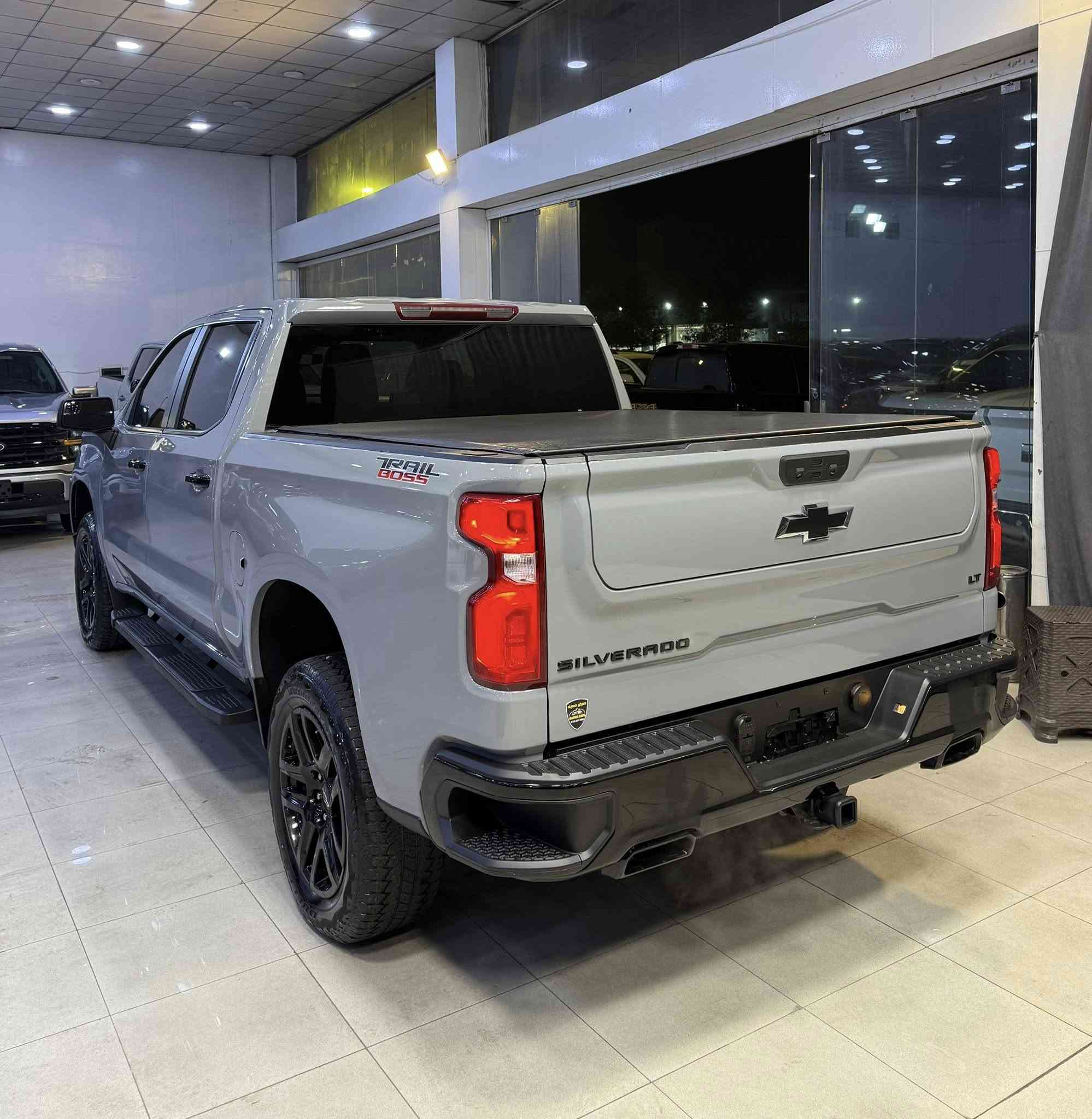 Chevrolet Silverado 
2024 LT Trail Boss
V8 - 6.2L - 4x4

بسمە و شغال
شاشە و کامیرە
لایت لید
بگ لایت لید
باب بودی قطعتین
کوشین کهرابایی
کوشینات هیتر
سوکان هیتر
دبل اکسل
رادار
باب طویل
بودی قصیر
ویل 20

38.000 mile
2 قطعە صبغ
سعر 390 ورقە

معرض ( مەدینە ) اربیل شارع ١٠٠م
0750 261 2500
0772 665 1010⁩

