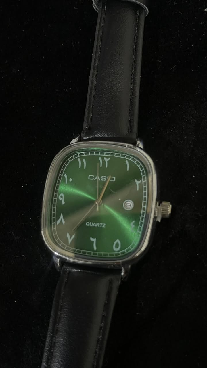 ️ ساعة CASIO بتصميم كلاسيكي مميز 💚

إذا تدور على ساعة مختلفة وتلفت النظر، هاي الساعة بمينه أخضر أنيق ولمعة راقية ويا سير جلد أسود مريحة وأنيقة بنفس الوقت.

✨ تصميم مربع عصري
✨ عرض التاريخ
✨ لون مميز يناسب كل الأوقات
✨ خفيفة وعملية للاستخدام اليومي

💚 فخامة اللون الأخضر ويا الأسود تعطيها هيبة خاصة، وتناسب الكاجوال والرسمي.

📩 للحجز والاستفسار راسلنا خاص، والكمية محدودة. 🔥⌚
***********
