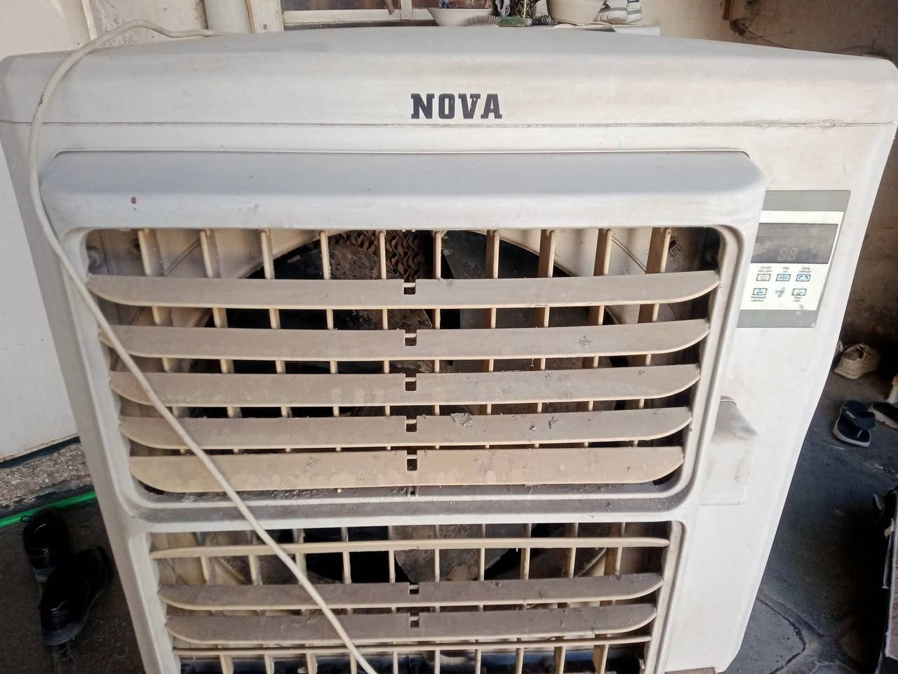 مبردة عدد٢للبيع وحدة خارجيه جديده مستعملة قليل وثانية بلاستيك داخلية مع براد ماء مستعمل سعر ١٠٠رقم هاتف ***********
