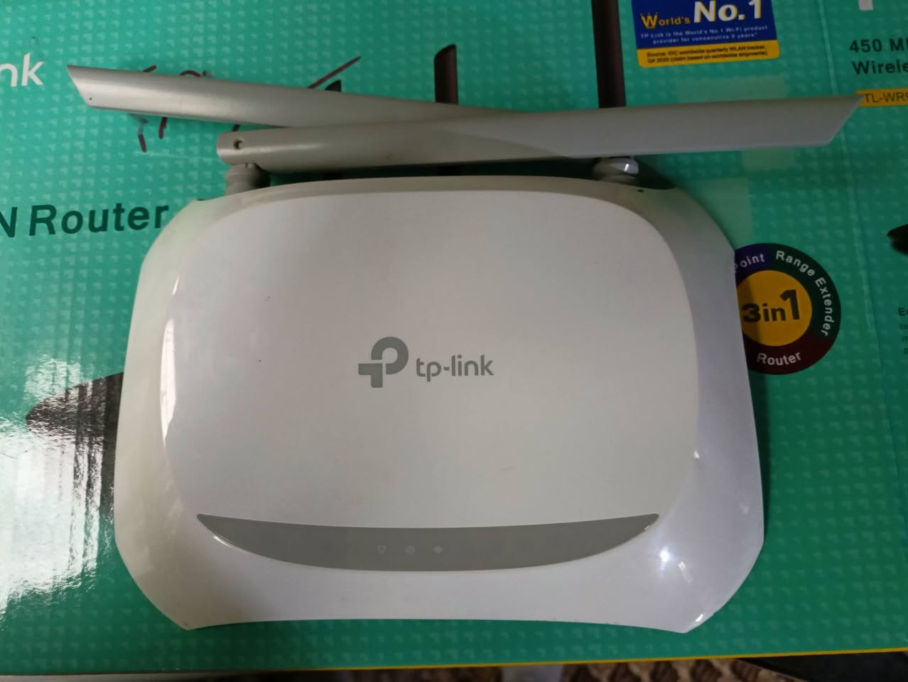 اسلام عليكم 

راوتر للبيع مستعمل 20يوم فقط راوتر جديد مابي اي عطل نيت فول كامل غراض مع الكارتون السعر 15 الف  للتواصل ***********
