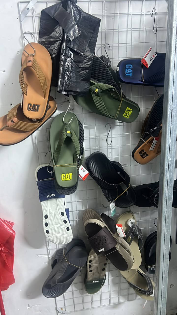 السلام عليكم شلعة احذية مشكل موديل وقياس من35لل45 عدد اكثر من 100قطعة وسلبرات كلهن ماستر بعدهن بجيس عددتقريبي140 قطعة شلع القطعة ب3250 وقفل
***********
مكاني حي اور
