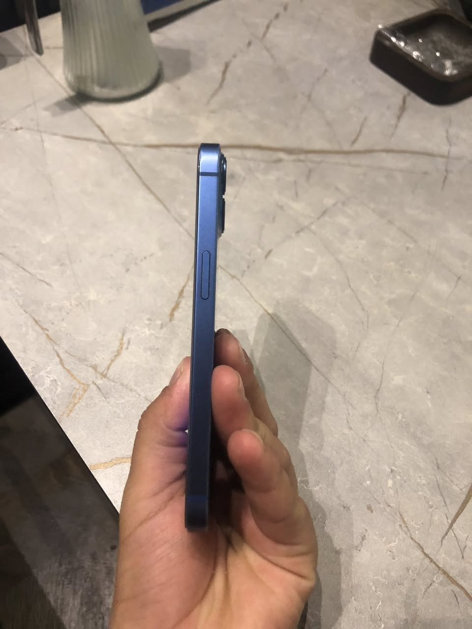 ايفون 13 كامرتين 
لون نيلي 
بطارية 83
الموبايل تخطي ما يشغل شريحة
الموبايل بي فقط ضربة بالشاصي مثل ما موضح بالصورة بس شاصية حلو يعني ما معووج 
ذاكرة 128
ما مستبدل بي اي شي 
سعره 375 الف بي مجال حگ الجية 
مكاني بصرة ابو الخصيب جامع الشهيد طه 
هـ /***********
غير متوفر بالفيس بوك
