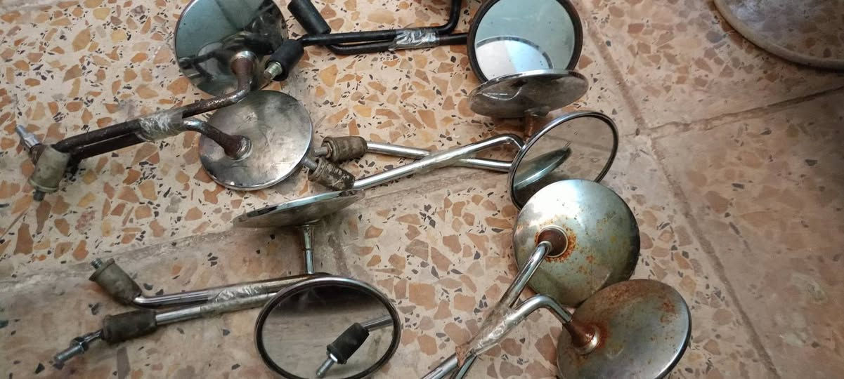 مرايات اصلي  بوليسي  تفصيخ سعر زوج 20
مرايات نيكل اصلي تفصيخ سعر زوج 15
مرايات نكنس   تفصيخ سعر 15
مكان حي عامل بغداد ***********
