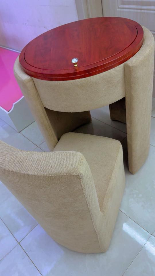 لوكر ميكاب تكمة. قبل شهر وصيت عليه اليوم وصلني جديد ممستخدم بس القياس مناسبني  مصار بالغرفة  كلفني 350 
ابيعة اقل من سعرة  ارتفاعة متر و عرضة 85 سم 
***********
